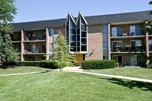 1056 N Mill St #304, Naperville, IL 60563