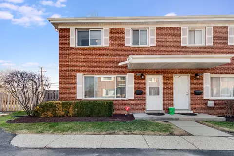 1240 N Boxwood Dr, Mount Prospect, IL 60056