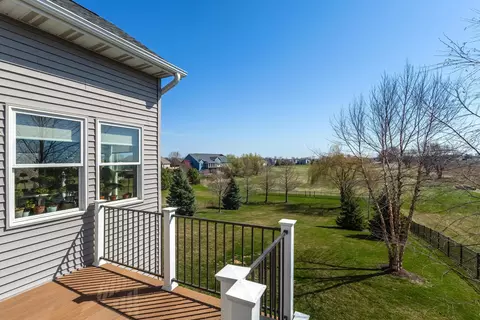 Exterior - 1007 S 8th St, Eldridge, IA 52748 photo 5 of 7
