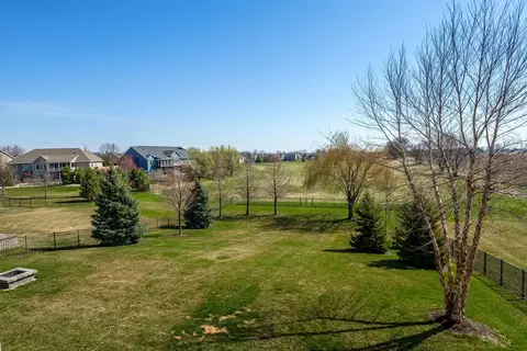 Exterior - 1007 S 8th St, Eldridge, IA 52748 photo 6 of 7