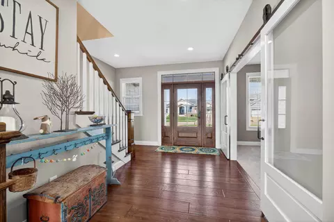Entry Way - 1007 S 8th St, Eldridge, IA 52748 photo 3 of 7