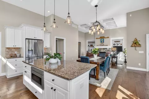 Kitchen - 1007 S 8th St, Eldridge, IA 52748 photo 5 of 7
