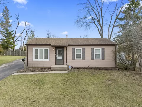 25 Mccabe Dr, Streamwood, IL 60107