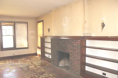 Living - 804 E 4th St E, Centralia, IL 62801 photo 1 of 1