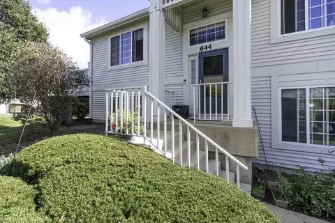 644 S Rosehall Ln #644, Round Lake, IL 60073