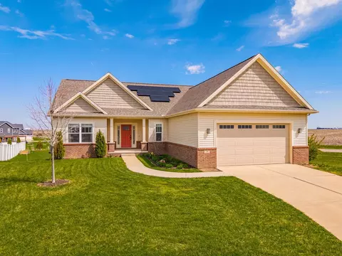 19 Red Maple Ct, Bloomington, IL 61705