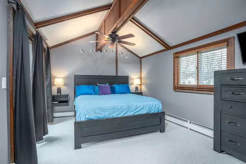 Bedroom - 5302 32nd Ave, Moline, IL 61265 photo 3 of 4