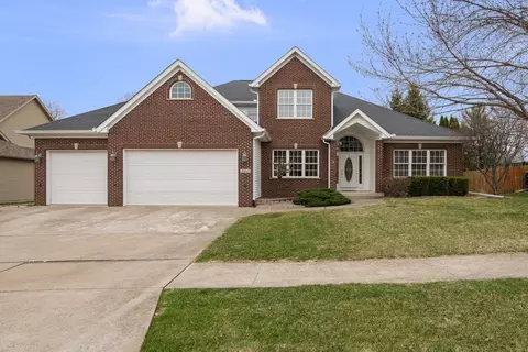 8903 Highland Dr, Rock Island, IL 61201