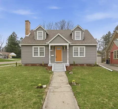 302 Hubbard Ave, Elgin, IL 60123