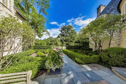475 E Deerpath Rd, Lake Forest, IL 60045 photo 2