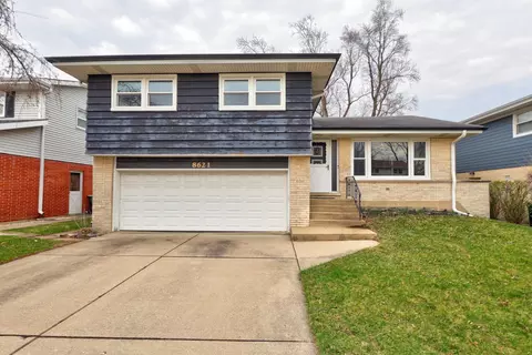 8621 W Madison Dr, Niles, IL 60714