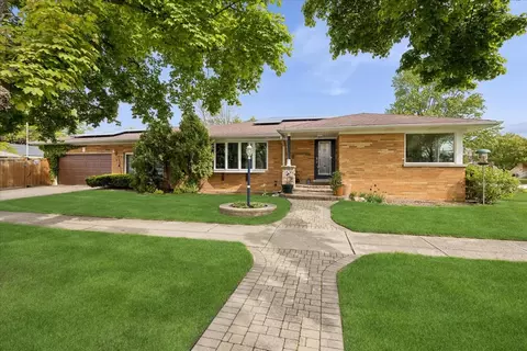 1836 Buckingham Ave, Westchester, IL 60154