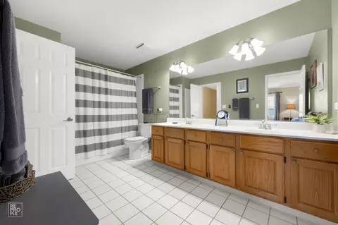 Bath - 3072 Anton Cir, Aurora, IL 60504 photo 2 of 2