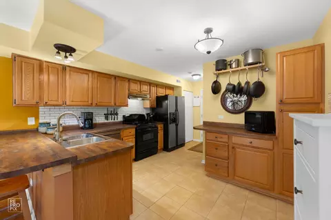 Kitchen - 3072 Anton Cir, Aurora, IL 60504 photo 1 of 2