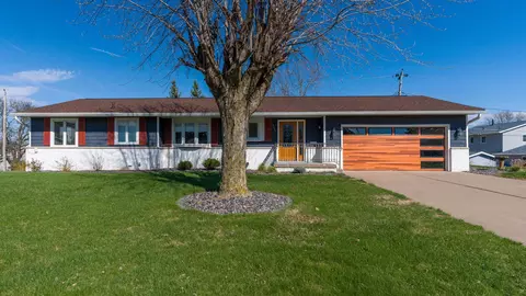 3719 N Thornwood Ave, Davenport, IA 52806