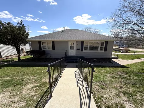 123 32nd Ave N, Clinton, IA 52732