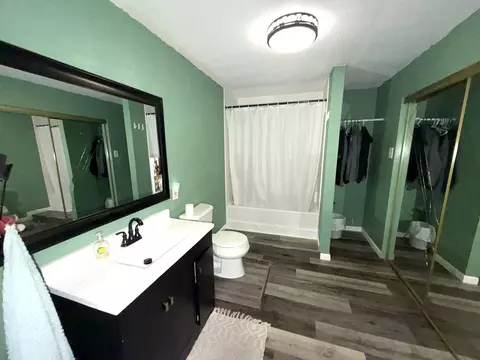 Bath - 1444 E 4th St, Centralia, IL 62801 photo 1 of 2