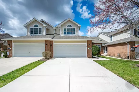 8444 Sandalwood Ct, Darien, IL 60561