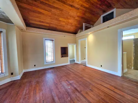 Living - 102 W 3rd St, Flora, IL 62839 photo 2 of 10