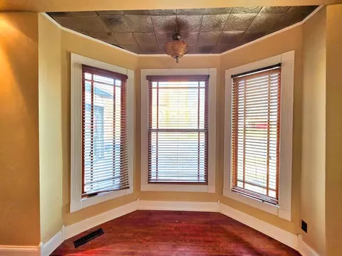 Living - 102 W 3rd St, Flora, IL 62839 photo 5 of 10