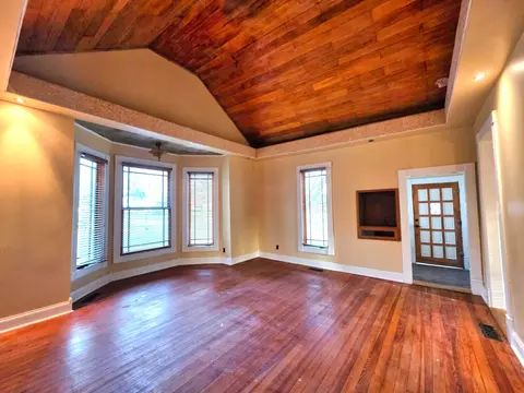 Living - 102 W 3rd St, Flora, IL 62839 photo 6 of 10