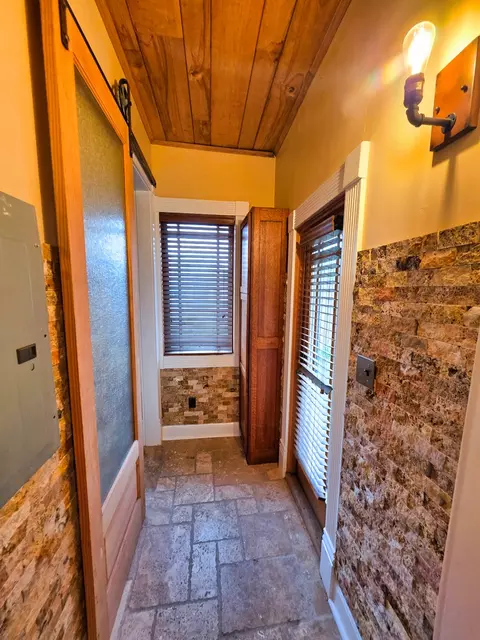 Entry Way - 102 W 3rd St, Flora, IL 62839 photo 3 of 5