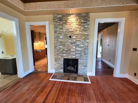 Living - 102 W 3rd St, Flora, IL 62839 photo 4 of 10