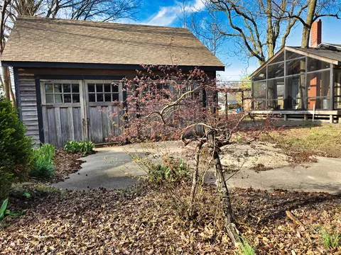 Exterior - 102 W 3rd St, Flora, IL 62839 photo 19 of 23