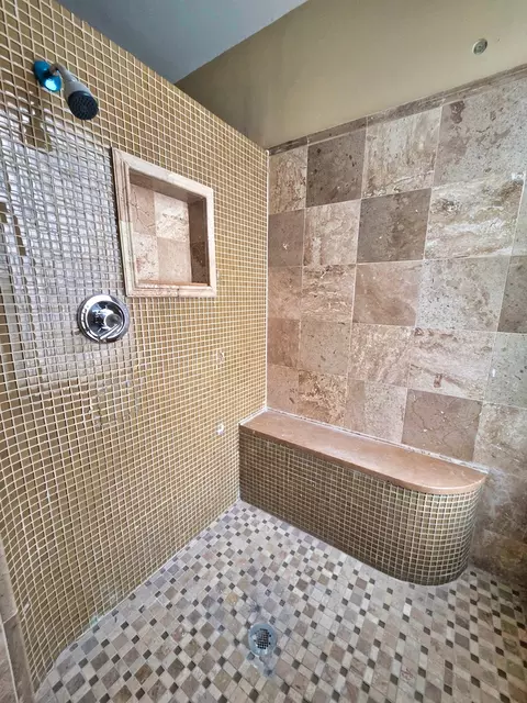 Bath - 102 W 3rd St, Flora, IL 62839 photo 3 of 7