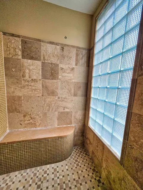 Bath - 102 W 3rd St, Flora, IL 62839 photo 4 of 7