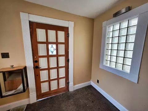 Entry Way - 102 W 3rd St, Flora, IL 62839 photo 1 of 5