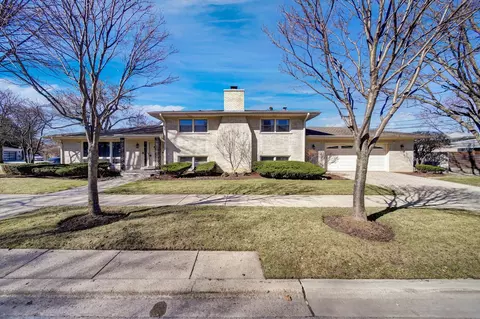 5000 Pratt Ave, Skokie, IL 60077