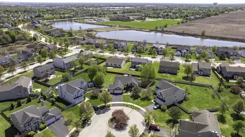 View/Area - 24405 Glenbrook Ct, Plainfield, IL 60585 photo 5 of 9