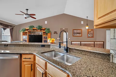 Kitchen - 24405 Glenbrook Ct, Plainfield, IL 60585 photo 3 of 6