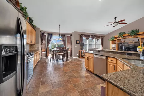 Kitchen - 24405 Glenbrook Ct, Plainfield, IL 60585 photo 5 of 6