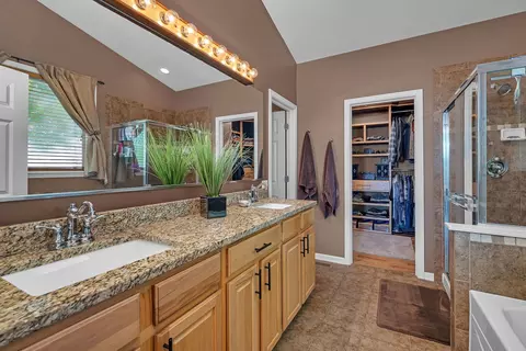 Bath - 24405 Glenbrook Ct, Plainfield, IL 60585 photo 1 of 4