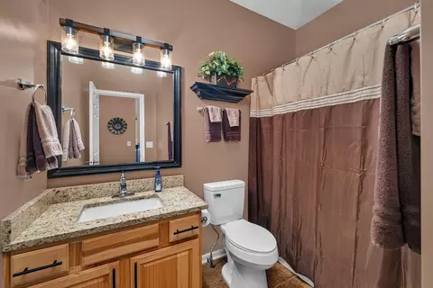 Bath - 24405 Glenbrook Ct, Plainfield, IL 60585 photo 3 of 4