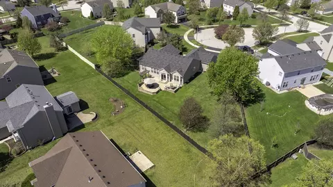 View/Area - 24405 Glenbrook Ct, Plainfield, IL 60585 photo 4 of 9