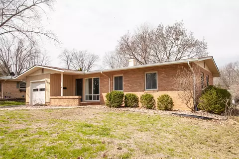 504 Radliff Rd, Bloomington, IL 61701