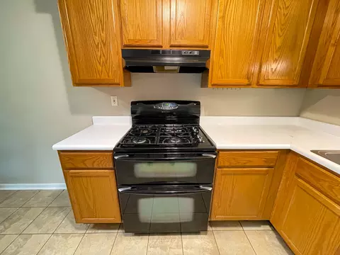 Kitchen - 19360 Wolf Rd #8, Mokena, IL 60448 photo 1 of 4