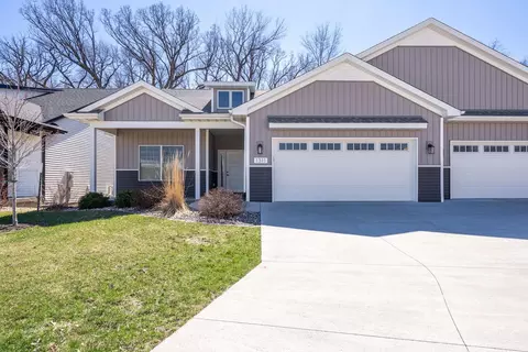 1311 Heights Ct, Bettendorf, IA 52722