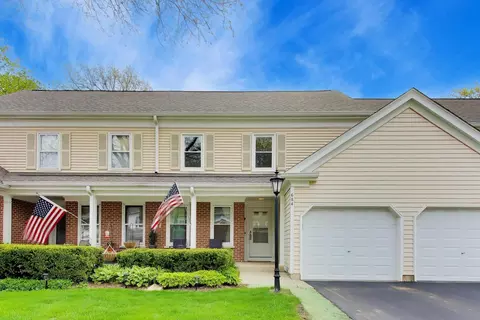 684 Regent Ln, Prospect Heights, IL 60070