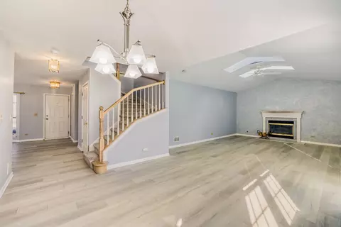 Living - 6021 Golfview Dr, Gurnee, IL 60031 photo 4 of 8
