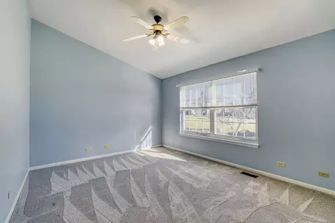 Bedroom - 6021 Golfview Dr, Gurnee, IL 60031 photo 2 of 5