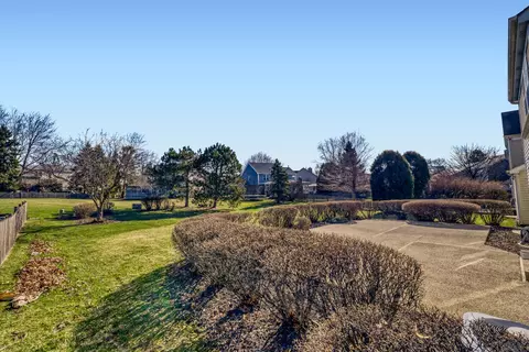 Exterior - 6021 Golfview Dr, Gurnee, IL 60031 photo 5 of 7