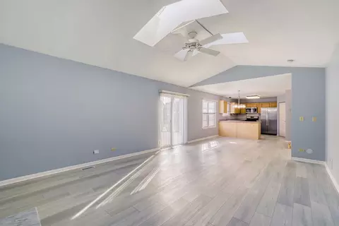 Living - 6021 Golfview Dr, Gurnee, IL 60031 photo 5 of 8