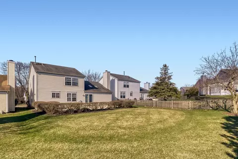 Exterior - 6021 Golfview Dr, Gurnee, IL 60031 photo 4 of 7