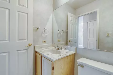 Bath - 6021 Golfview Dr, Gurnee, IL 60031 photo 1 of 4