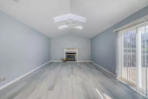 Living - 6021 Golfview Dr, Gurnee, IL 60031 photo 7 of 8