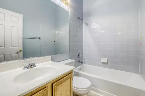 Bath - 6021 Golfview Dr, Gurnee, IL 60031 photo 4 of 4